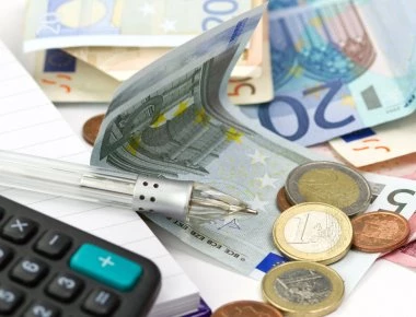 Οι πολίτες σηκώνουν τα «χέρια ψηλά» με τους φόρους: 4 στους 5 που είναι οικονομικά ενεργοί χρωστούν στην εφορία